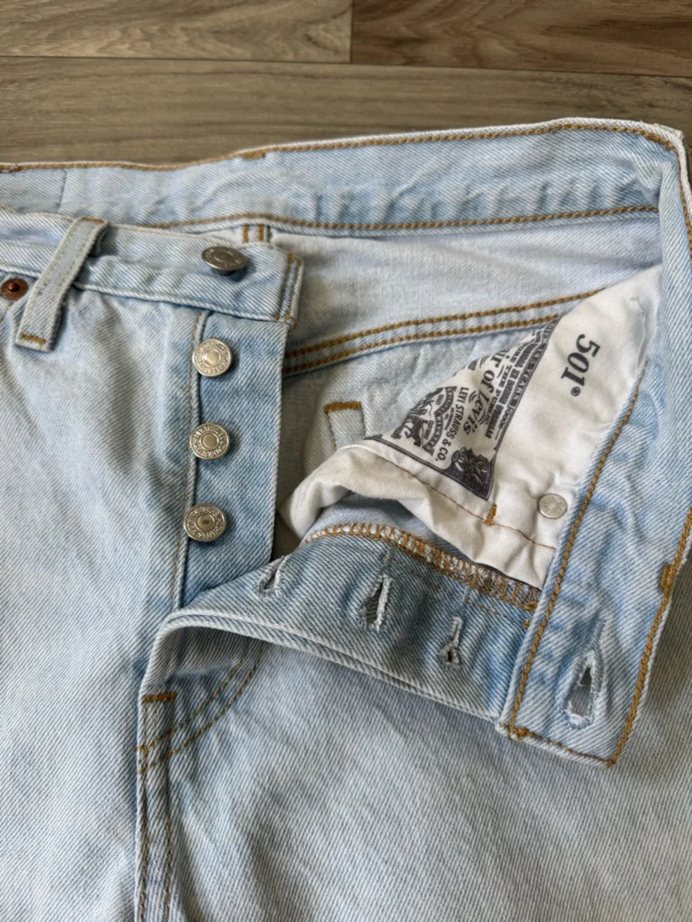 Levi's 501 100% Cotton Jeans Button Fly Light Wash Denim Size 26x30